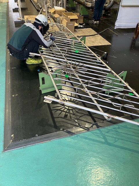 珊瑚製作の溶接作業